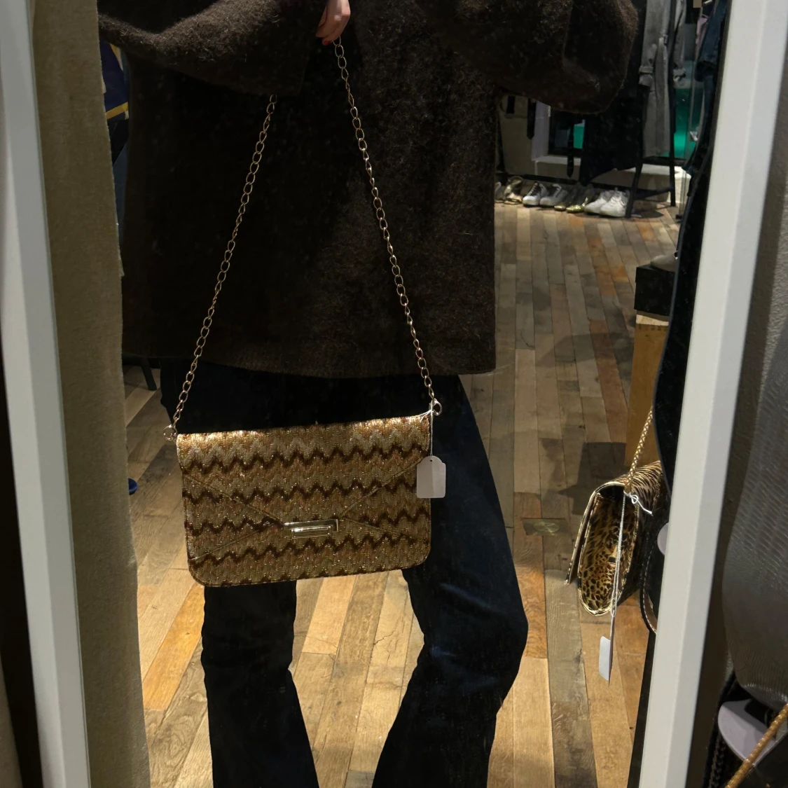 Glittrig kuvertväska från Teria Ybar - 2