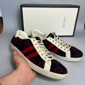 Gucci ace wool sneakers - Gucci ace wool sneakers, riktigt ovanlig modell. Storlek 44, dustbags tillkommer! 