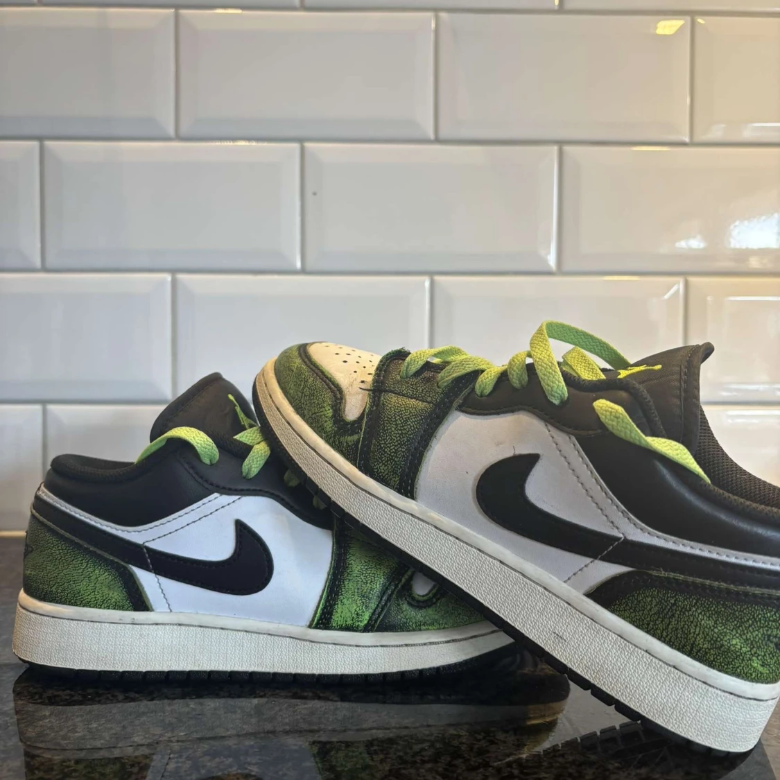 Nike sneakers i grönt och vitt
