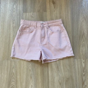 Rosa jeans shorts - Säljer ett par snygga rosa shorts💓Storlek XS