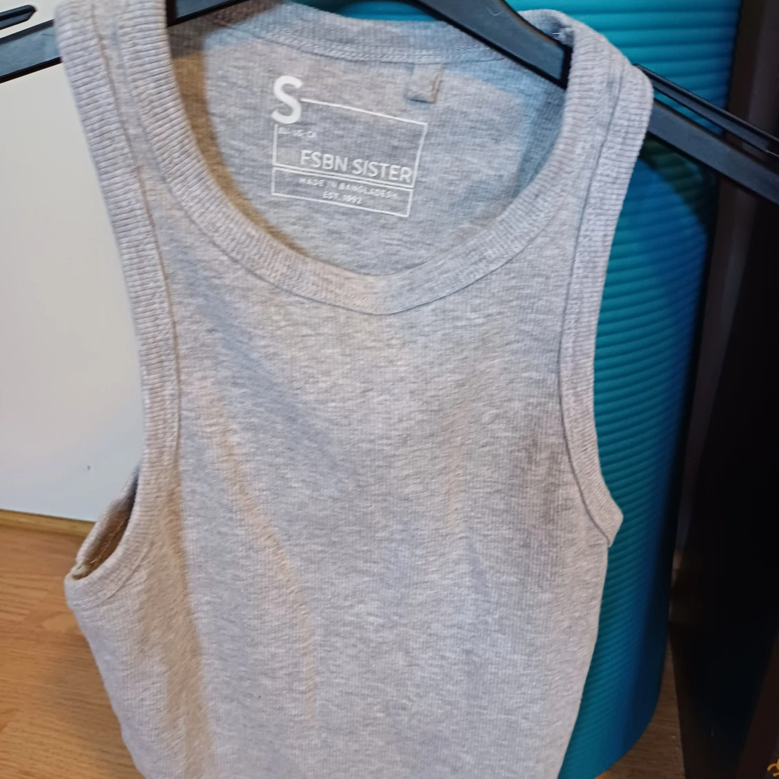 Grå ribbad linnetopp från FSBN Sister - 3