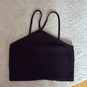 Svart ribbad linnetopp - Snygg topp 🩷