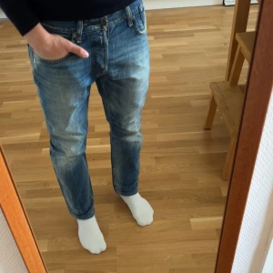 Blå jeans från Replay - Säljer nu ett par feta jeans från replay i top skick. Skriv om du har några frågor!