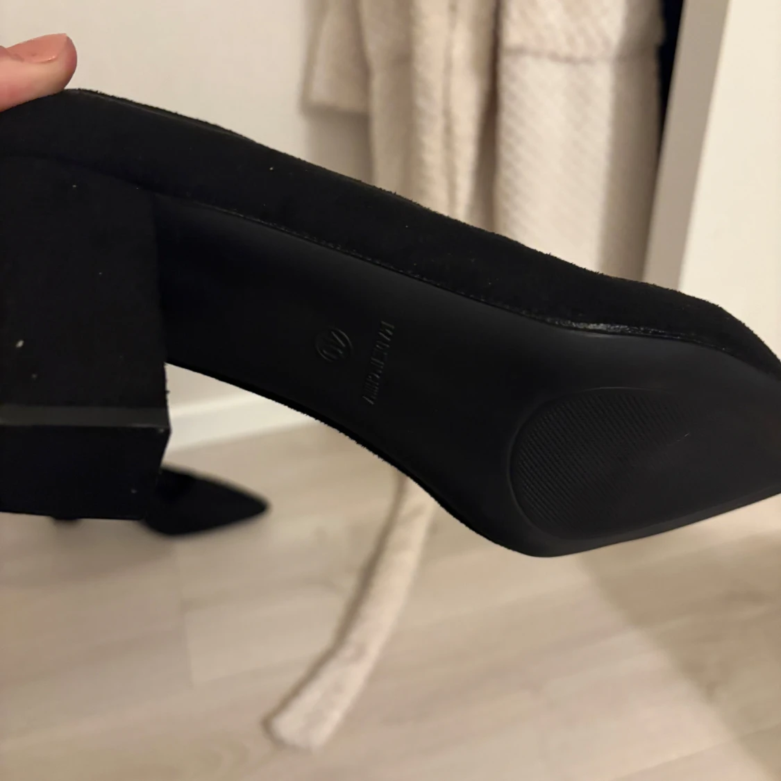 Svarta pumps med klack - 3