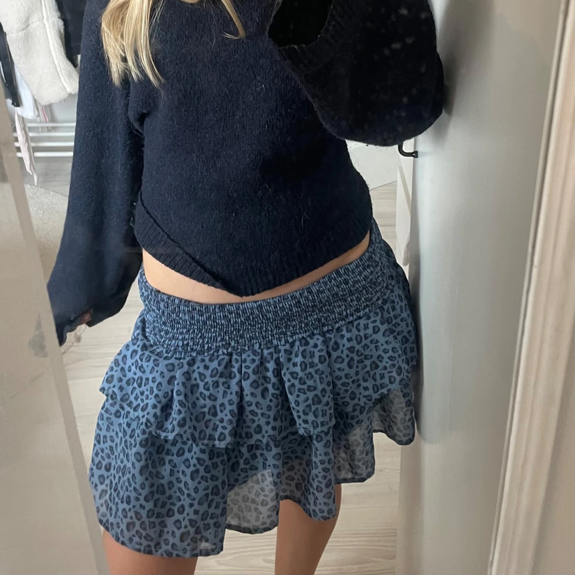 Blå leopardmönstrad kjol