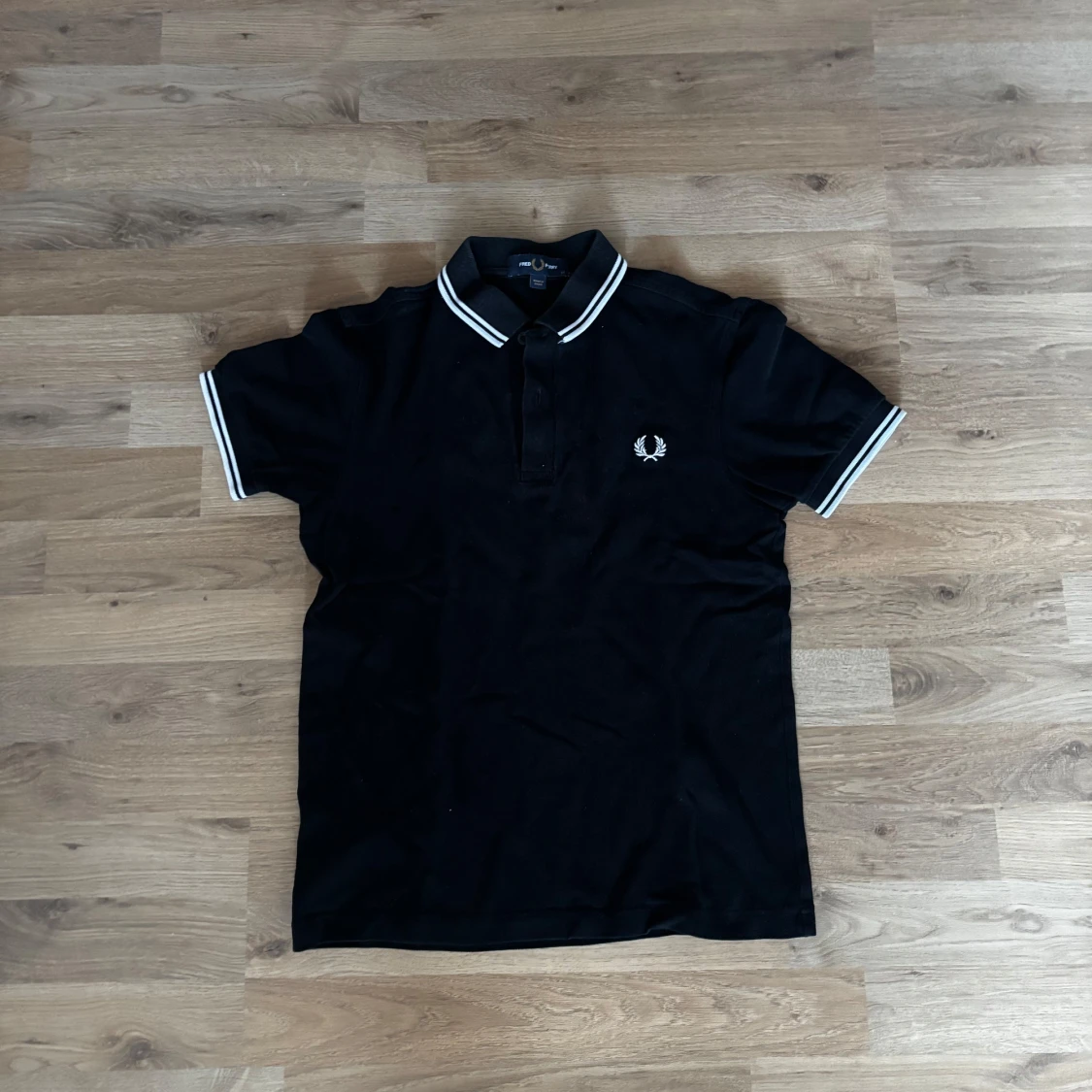 Svart pikétröja från Fred Perry