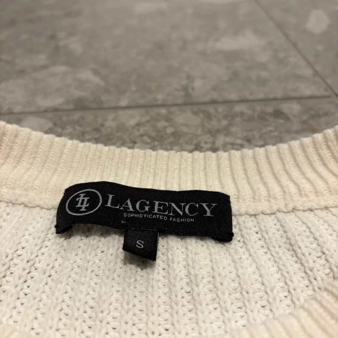 Vit stickad väst från Lagency - 3