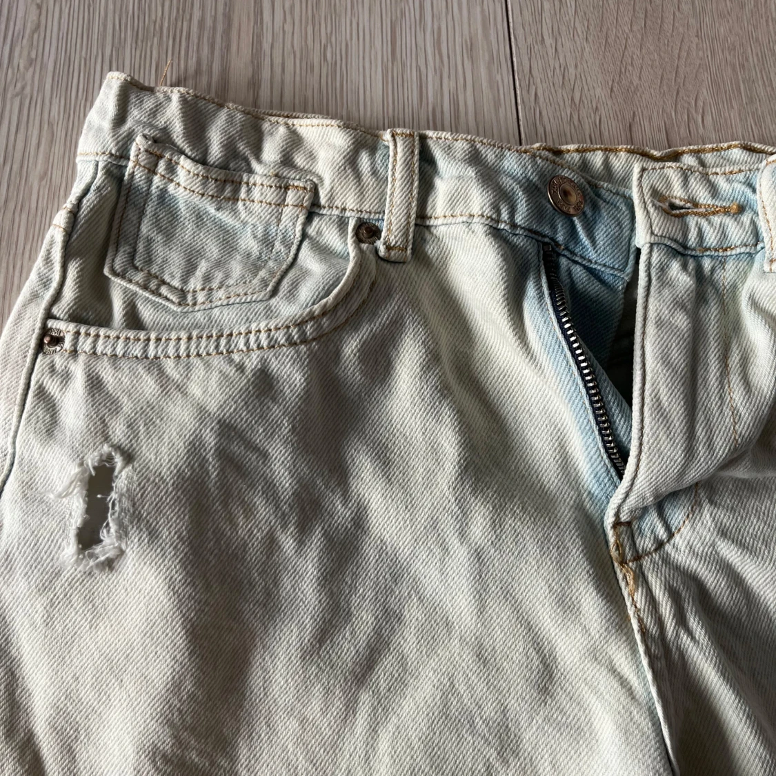 Ljus gröna jeansshorts från Zara - 4