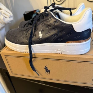 Polo Ralph lauren sneakers strl 45 - Helt nya Polo Ralph lauren sneakers strl 45!