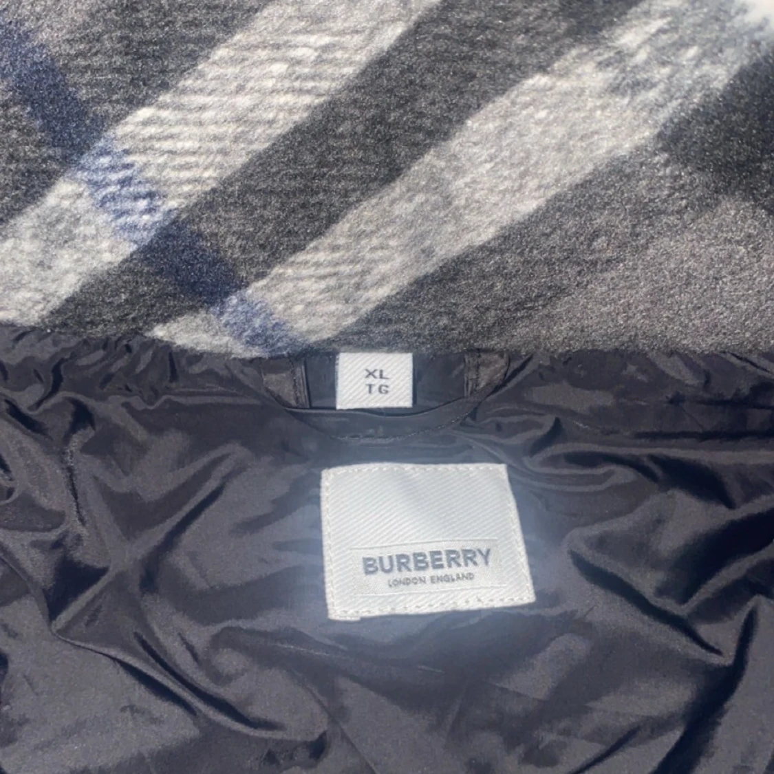 Svart dunjacka från Burberry - 1