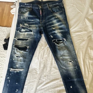 Dsquared2 blå jeans - Dsquared2 jeans blå storlek 42 använd fåtal gånger säljes
