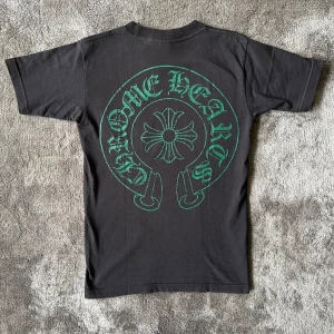 Svart Chrome Hearts t-shirt ÄKTA - Svart t-shirt från Chrome Hearts, ÄKTA skriv vid frågor, storlek S