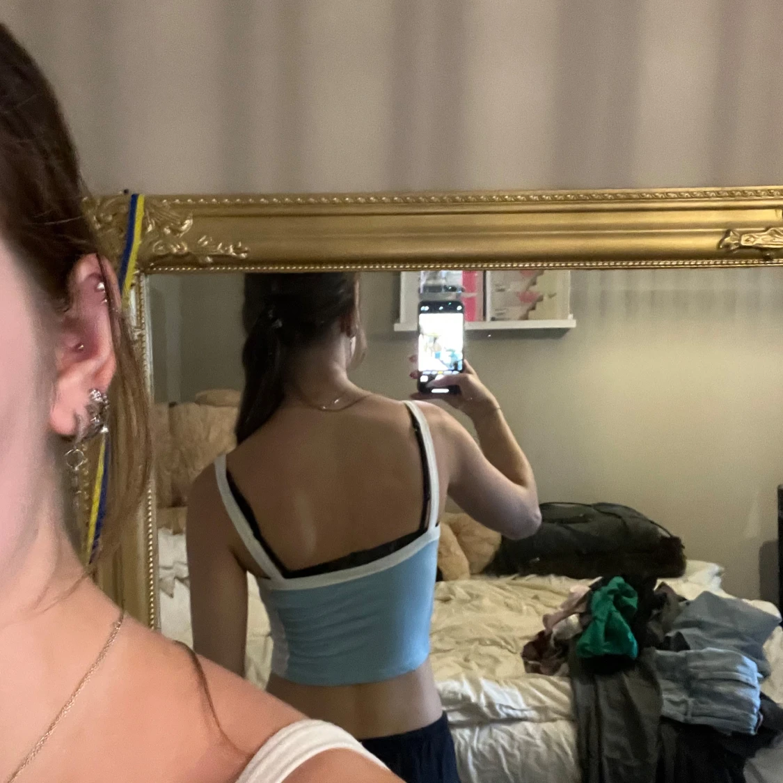 Ljusblå croppad linnetopp med vita kanter - 1