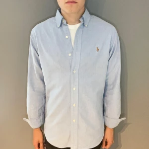 Polo Ralph Lauren skjorta  - Polo Ralph Lauren skjorta | storlek s | skick 10/10 | fraktar via PostNord eller Instabox på köparens bekostnad | hör av dig vid funderingar 
