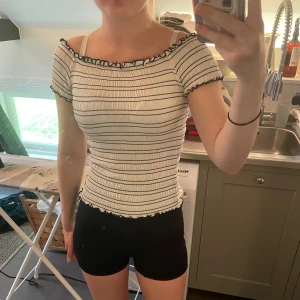 Topp - En topp från Kappahl i storlek 146/152