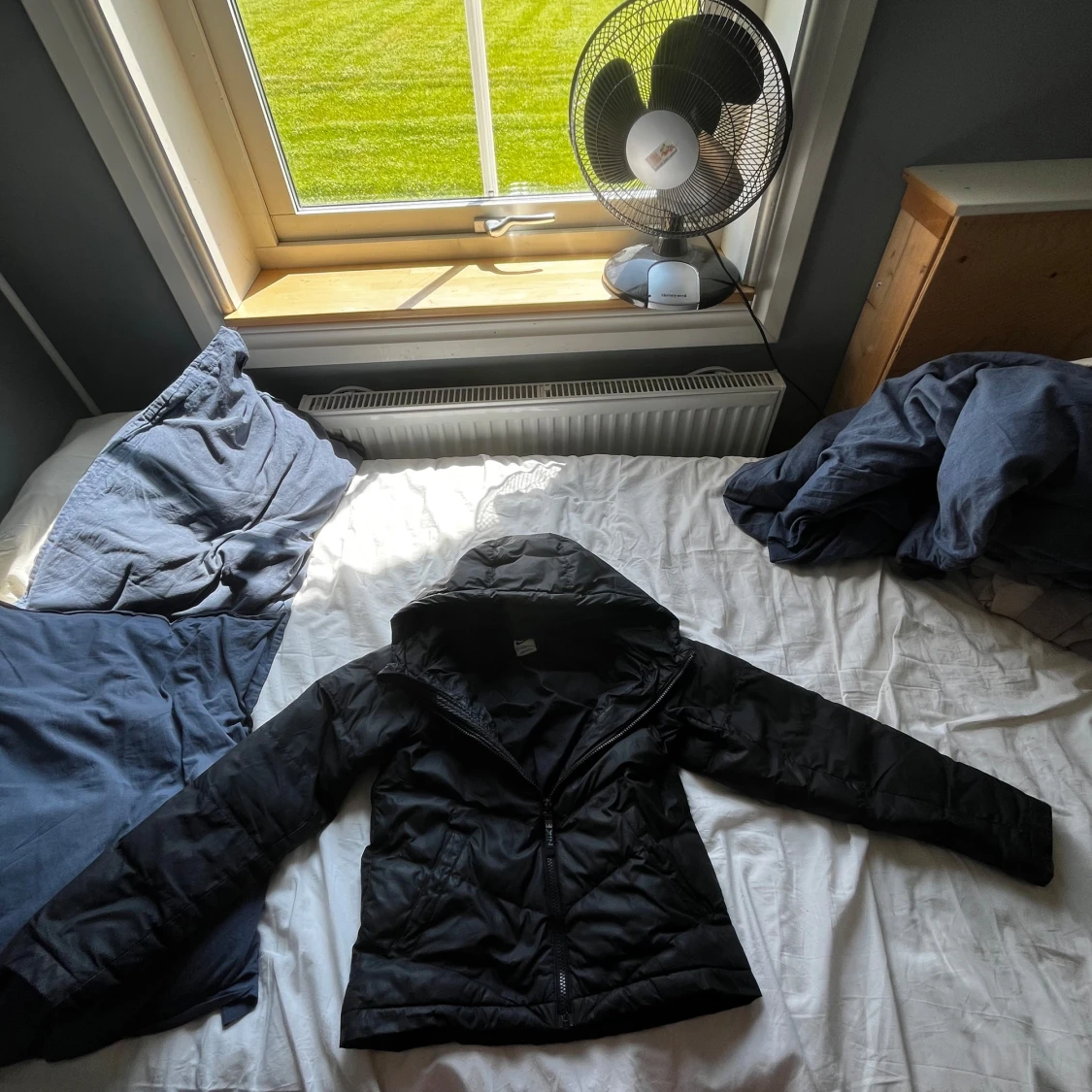 Hej jag säljer en svart Nike puffer jacka för den är för liten - 2