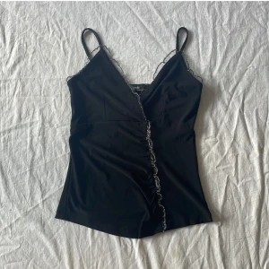 Vacker vintage topp - Bra skick, defekter i de två sista bilderna (nopprig) ❤️storlek står ej, passar s