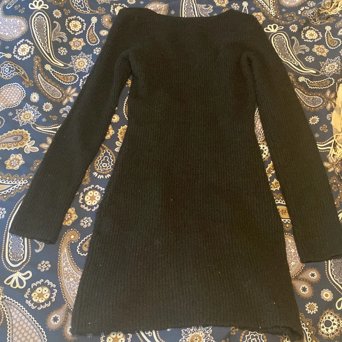 Svart stickad klänning - 1