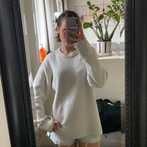 Stickad tröja - Fin vit stickad tröja från newyorker!🩷