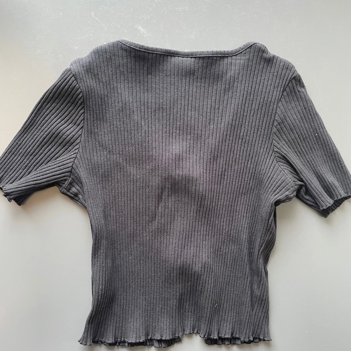 Svart ribbad knytblus från Lindex - 1