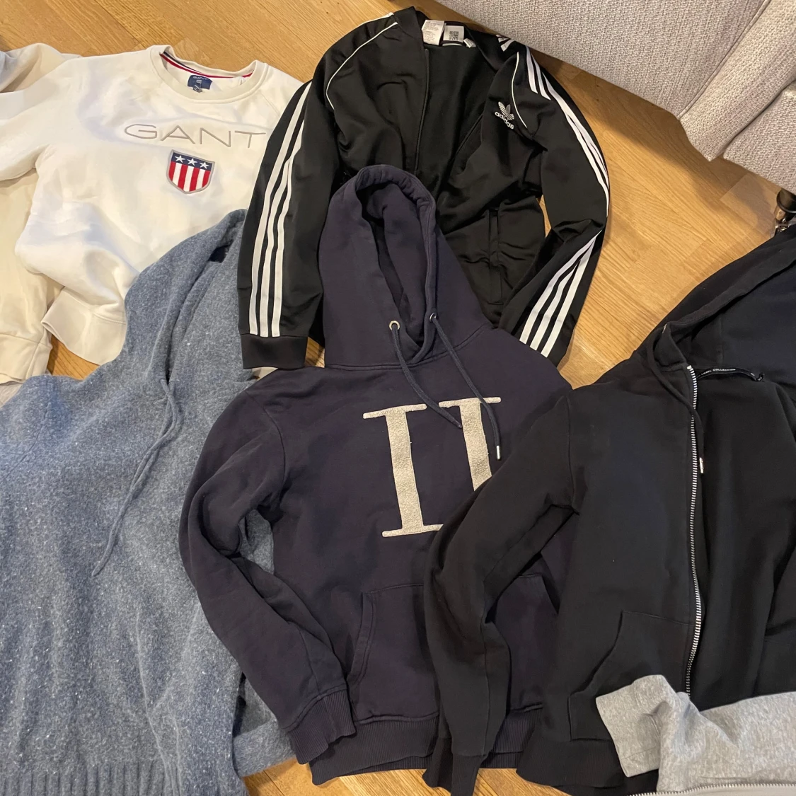 Samling av tröjor och hoodies - 2