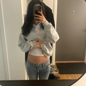 Blå jeans true religion - Ganska nya true jeans tröttnade bara lite och vill köpa ett par andra jeans💕