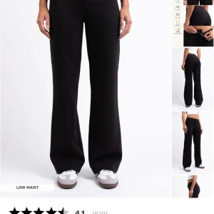 Svarta byxor från Madlady - Snygga svarta byxor från Madlady med låg midja och en rak passform. Perfekta för en stilren look. Byxorna är knappt använda då dem är för små på mig.