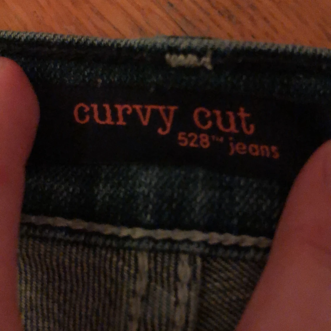 Blå jeans med curvy cut - 3
