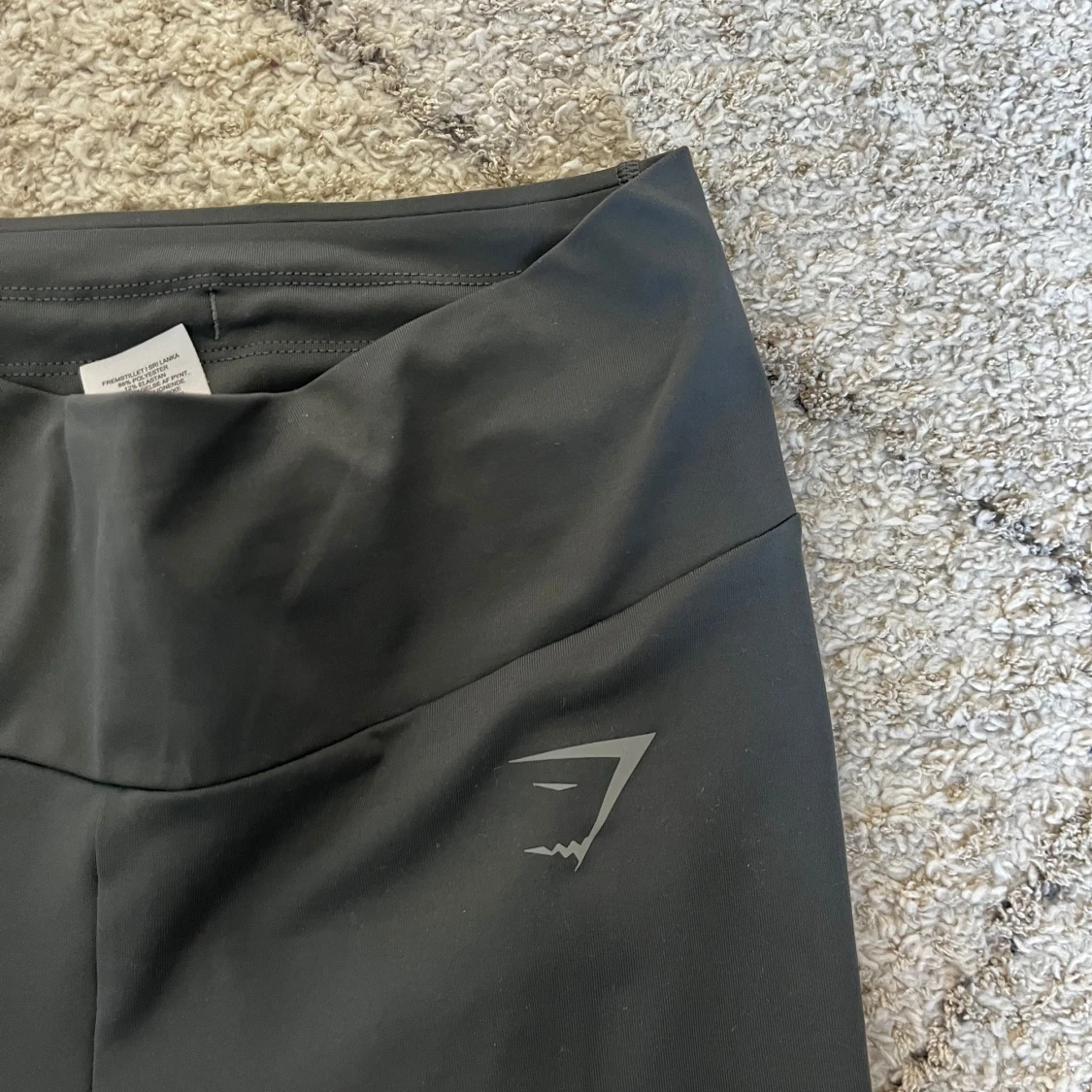 Gråa leggings från Gymshark - 1