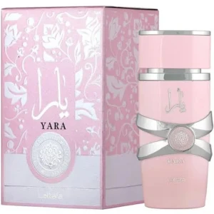 Yara Eau de Parfum från Lattafa - Elegant parfymflaska i ljusrosa med silverdetaljer från Lattafa. Med en söt blommig doft av sockervadd, påminner om kayali marshmallow. 100ml ca 90 ml återstår.