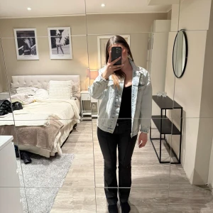 Ljusblå jeansjacka - Snygg ljusblå jeansjacka❣️