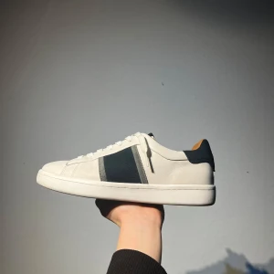 Feta skor - Säljer ett par hackett London skor | storlek 41 | skick 9/10 nästan helt nya | bara att skriva för eventuella frågor |😃