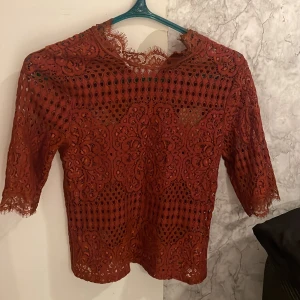 Rostfärgad spetsblus - Aldrig använda, i bra skick. Priset går att diskutera 💗💗