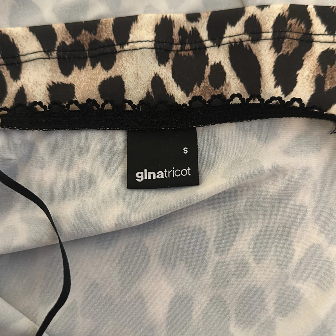 Leopardmönstrad linnetopp från Gina Tricot - 2