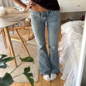 Diesel bootcut jeans  - Såå snygga lågmidjade diesel bootcut jeans i storlek W28/L34. Jag är 177 cm. Nypris 2000 kr 