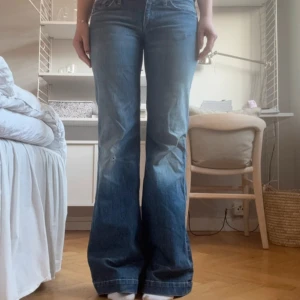 Bootcut jeans - Så snygga jeans! 80 i midjan och 87 i innerbenet💟