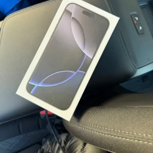 Mobil - Mobil, 12 000kr