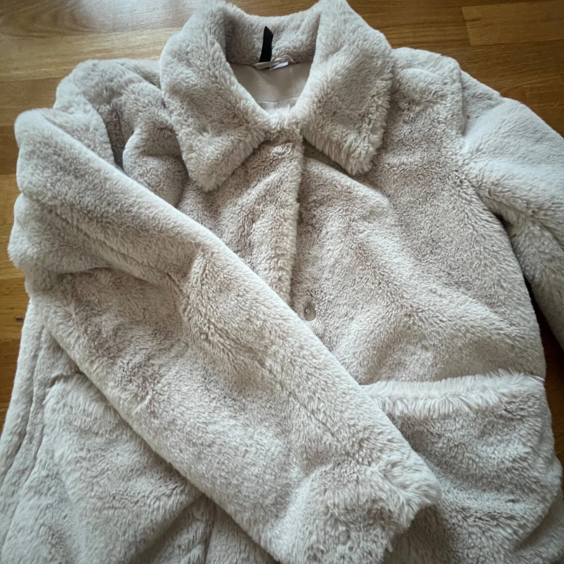 Beige teddyjacka från H&M - 1