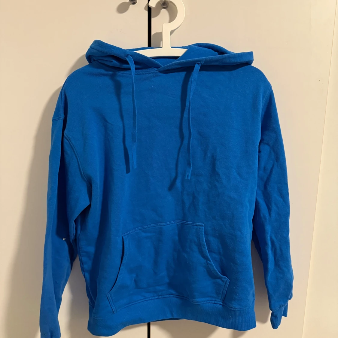 Blå hoodie från C