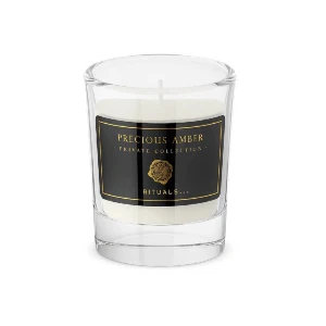 Nytt! Doftljus Precious Amber från Rituals - Nytt! Säljer ett elegant doftljus från Rituals Private Collection i doften Precious Amber. Ljuset kommer i en stilren glasbehållare med en svart etikett och gyllene detaljer. Perfekt för att skapa en mysig atmosfär hemma. 25gr