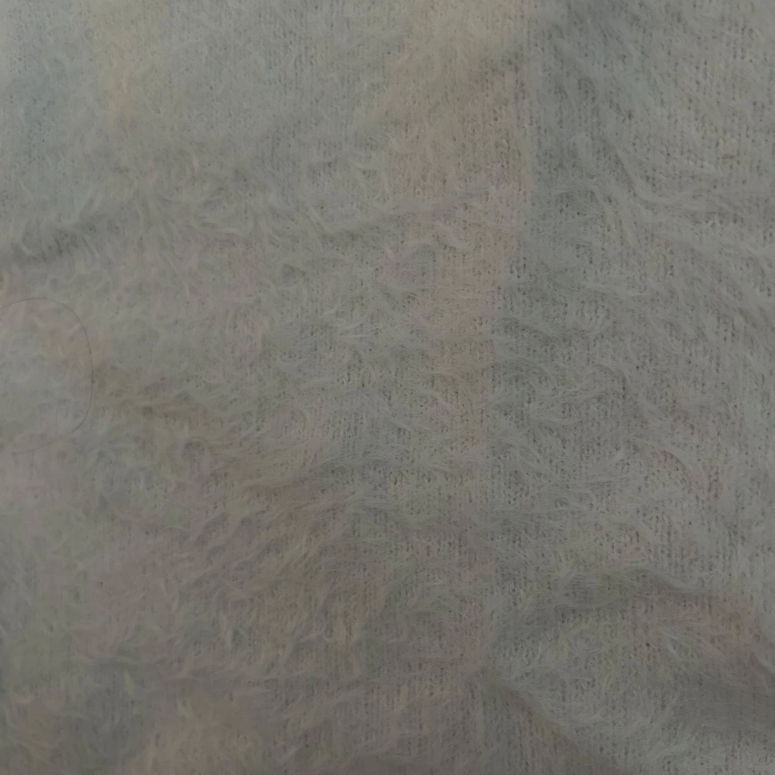 Vit fluffig tröja - 1