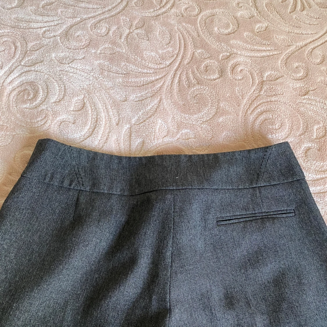 Grå kostymbyxor med knappar - 4