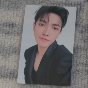 Hongjoong photocard - Ateez photocard (PC) från Birthday albumet, nyskick