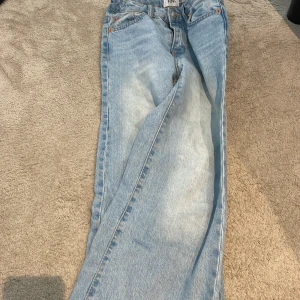 Ljusblå jeans från 157 - Snygga ljusblå jeans från 157. Dom är nästan aldrig använda.