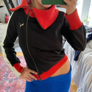 Tröja  - Vintage Puma kofta i unik design. En favvo men har inga tillfällen att använda tyvärr