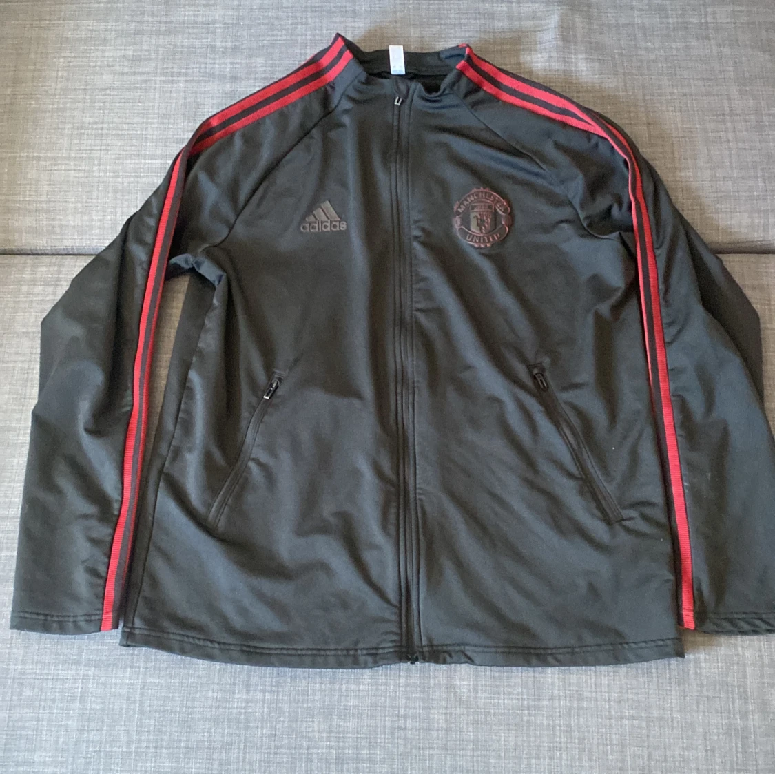 Svart träningsjacka från Adidas