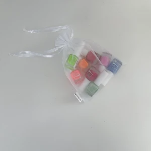 8st Färgglada Depend Nagellack 🌈💅🏼 - 8st helt nya Depend 7 Day nagellack i både matt och normalt glansigt, neon och pastellfärger. Namn på färgerna, se sista bilden. Nypris 392kr! FÖRST TILL KVARN!💅🏼🌈(BUNDLERABATT VID KÖP AV FLER ARTIKLAR!)