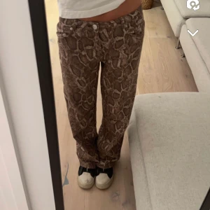 Coola jeans  - Coola jeans med orm mönster