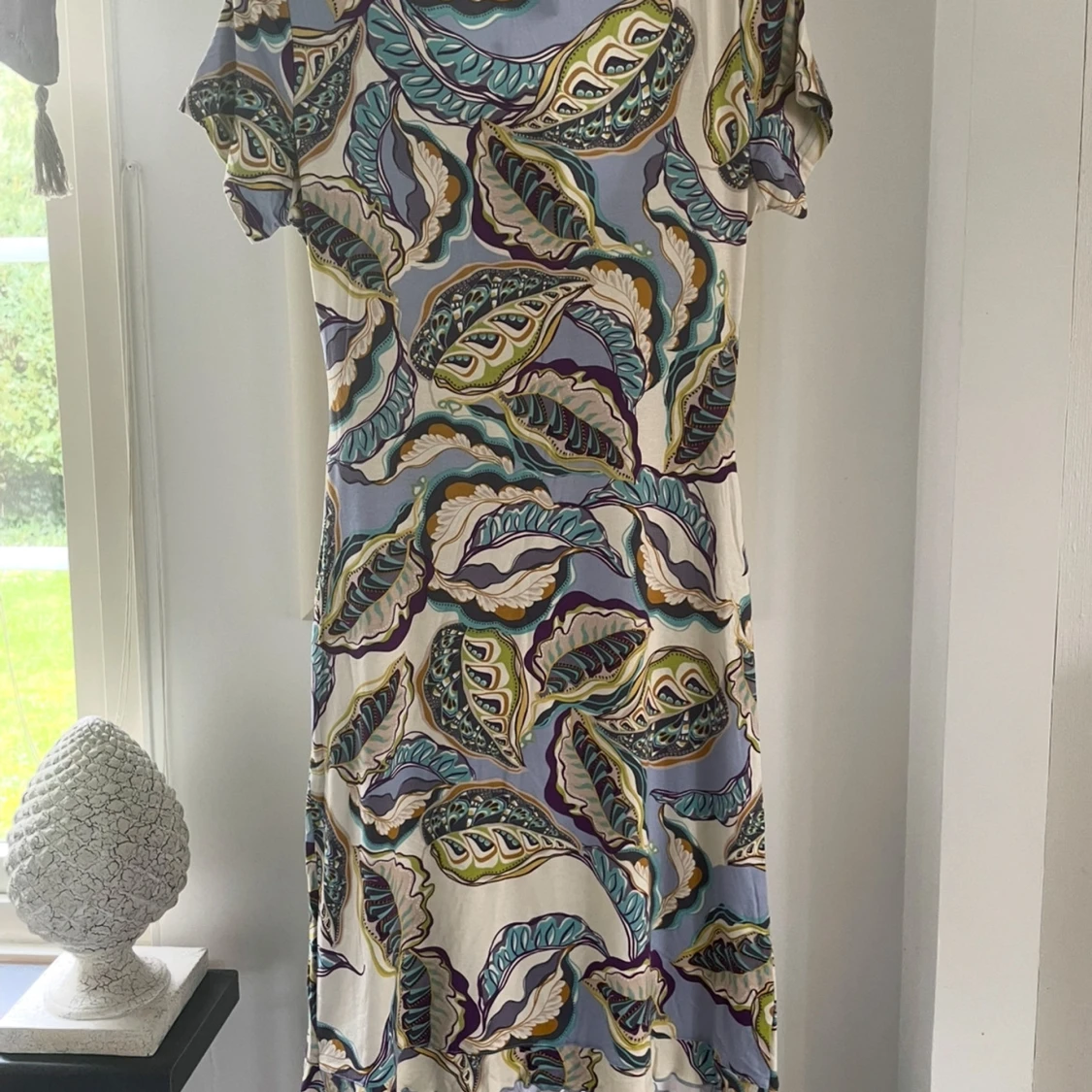 Mönstrad omlottklänning från NOT - 2