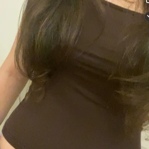 Brun soft touch topp - Snygg brun topp från Gina Tricots Soft touch kollektion. Den är väldigt bekväm. Och passar jätte bra till jeans eller kjol. Original pris 189-179 är inte riktigt säker 